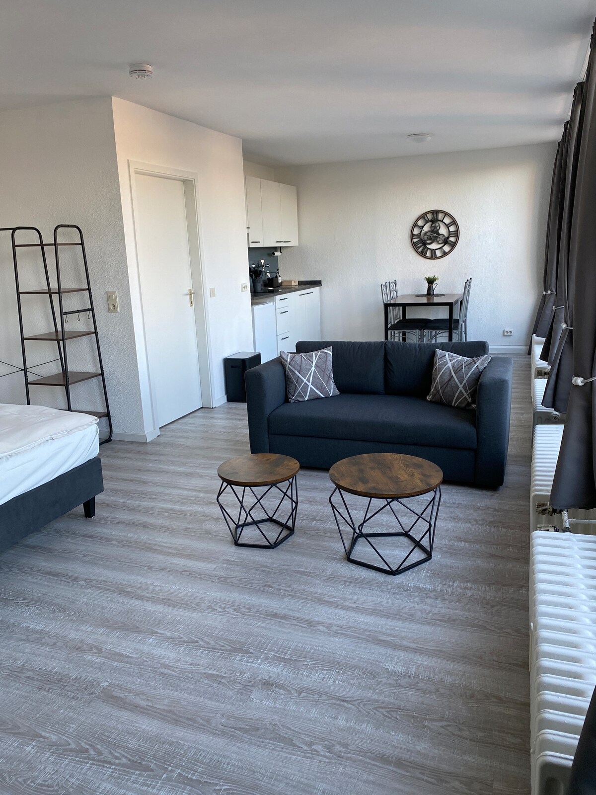 Top Airbnb: Modern city apartment in Essen with balcony in Stadtkern