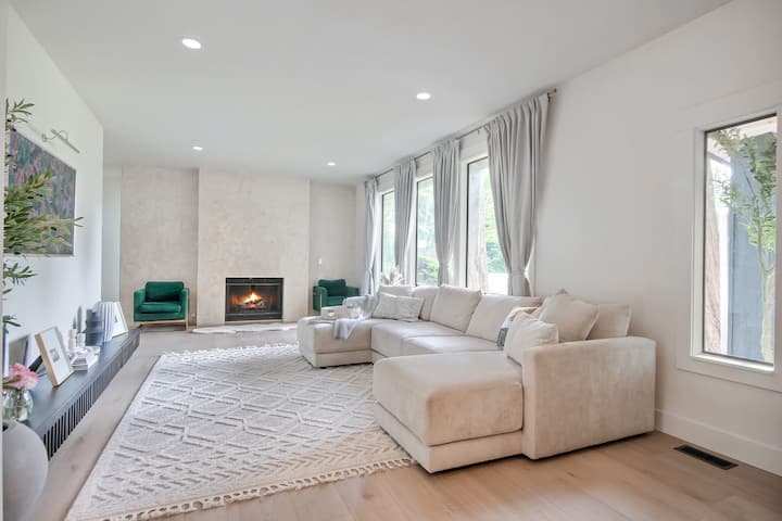 Maple Valley Getaway- 4 Bed (2 En Suites) 3 Bath - Kent