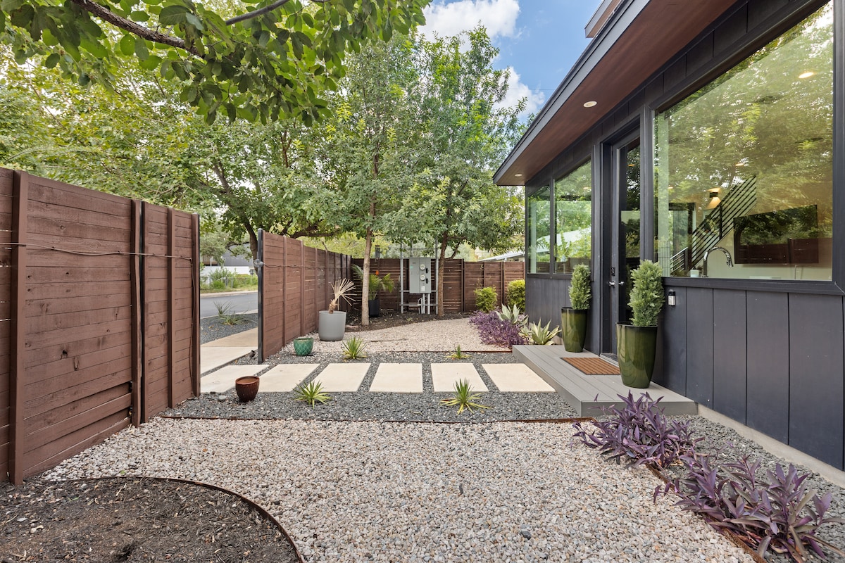 Stylish Private Bouldin Retreat • Walk to SoCo