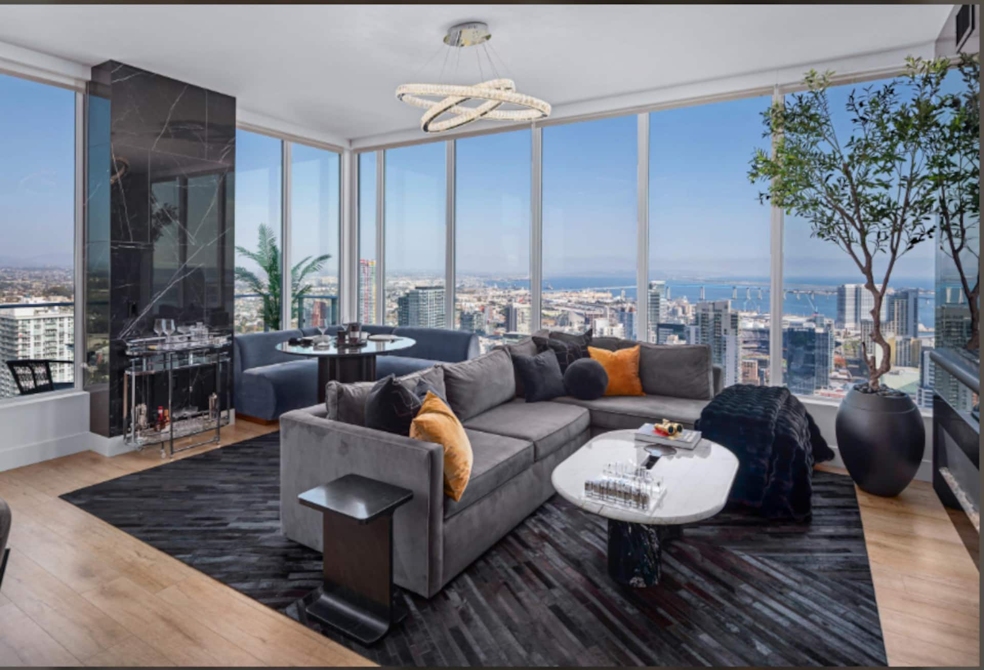 Luxury Ocean-View Penthouse | 41st-Floor Skyline