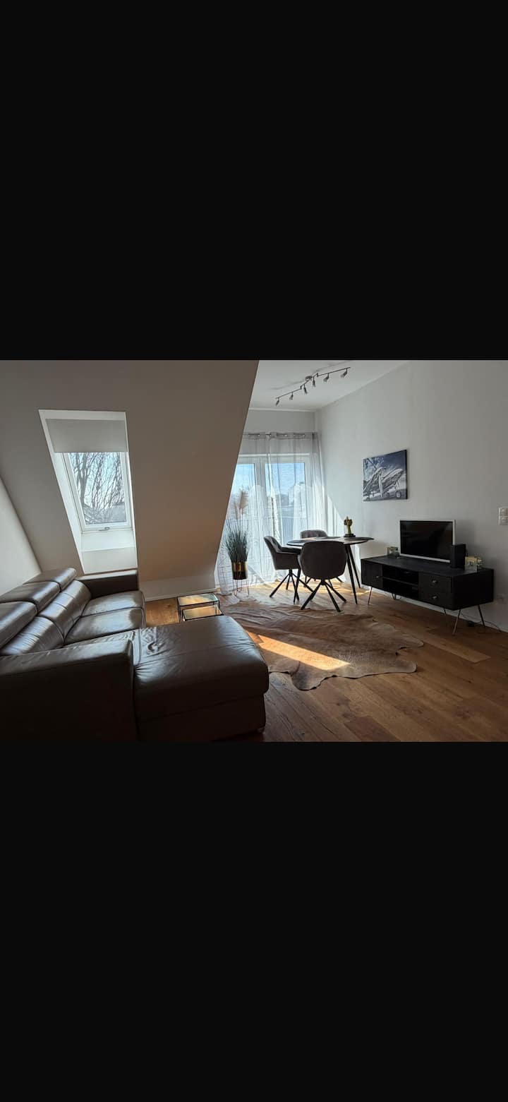 Neue Dachgeschoss 2-zimmer Wohnung Nähe Kagran Pl. - Viena