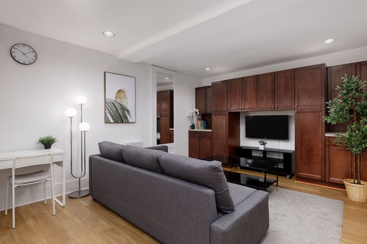 Cozy 1br Bsmt Escape | Large Free Parking - Coquitlam