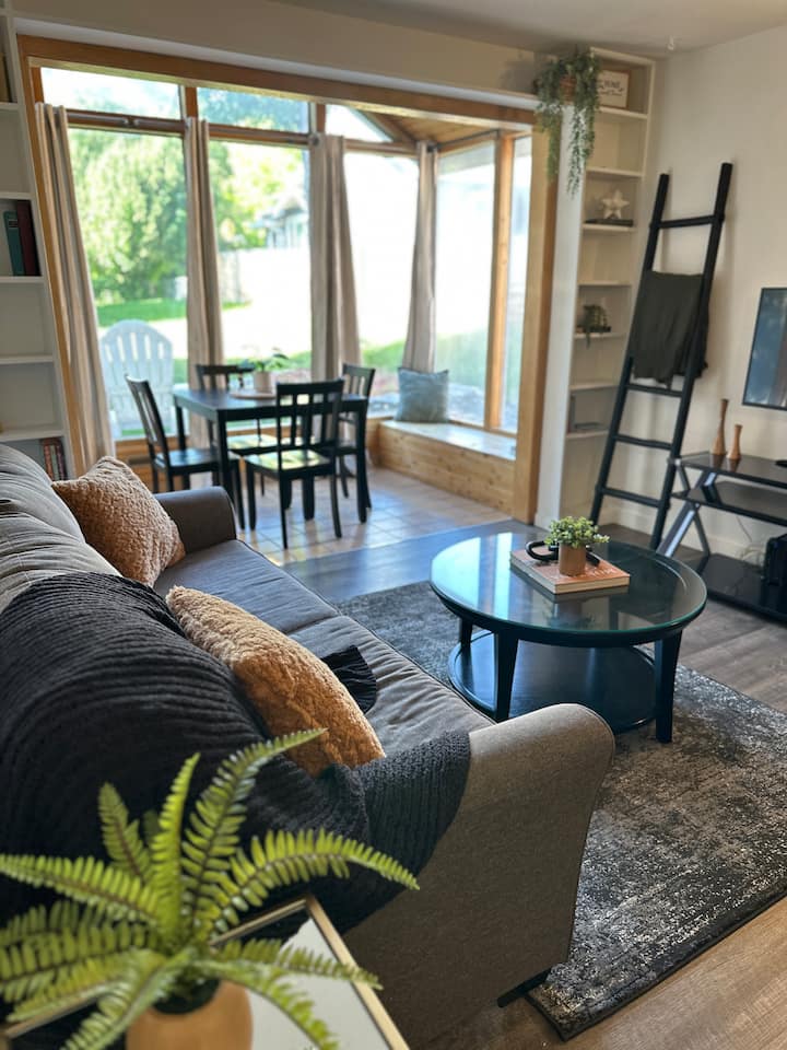 Charming Bungalow - Modern Style + Prime Location - Billings, MT