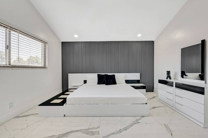 Red star gallery image 2