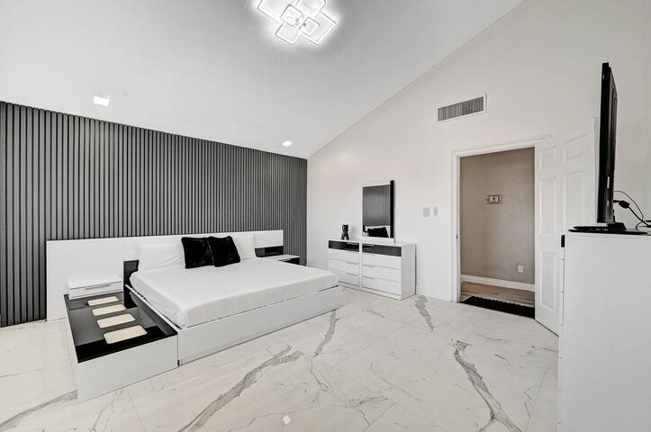 Red star gallery image 5