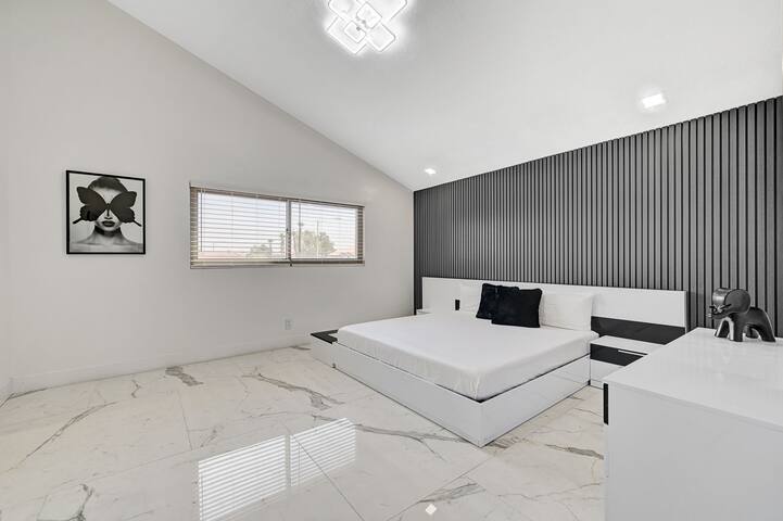 Red star gallery image 3