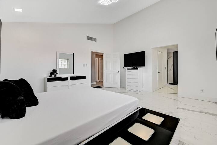 Red star gallery image 4