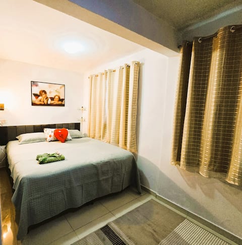 Beautiful Apartment for 6 People. Close to Shopping Malls and the Airport