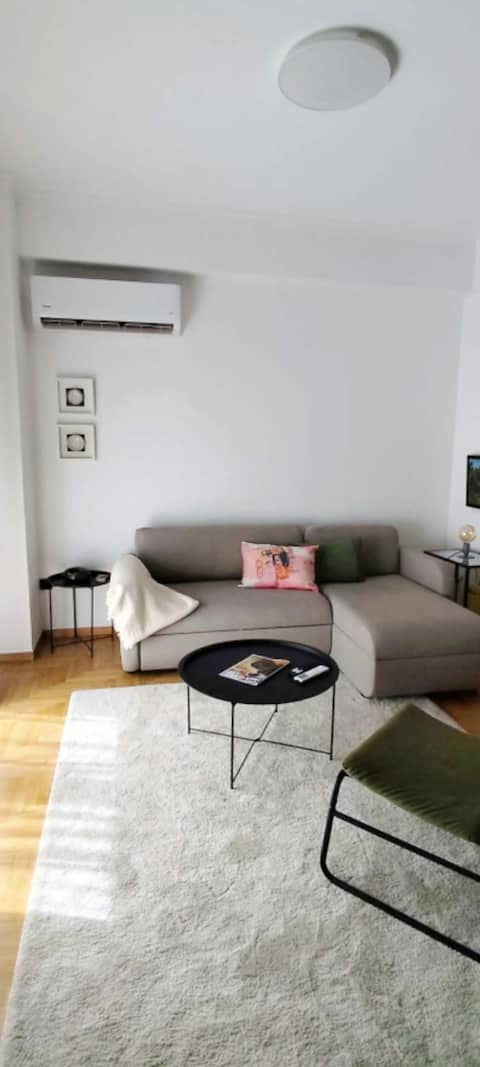 Successful Airbnb property: Stylish 65m² Apt 6-Min Walk to Metro • Near Centre in ΜΟΥΣΕΙΟ