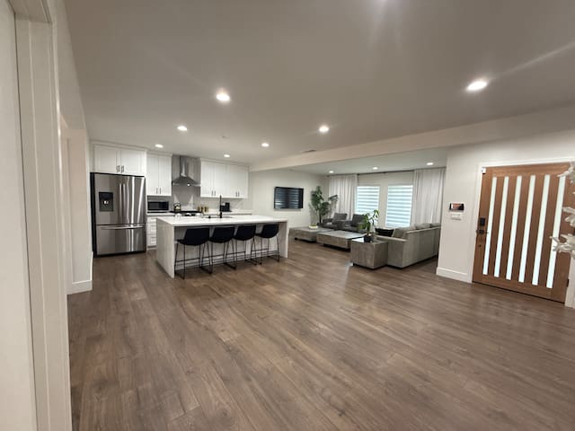 Modern Luxe Retreat | 6BR Oasis!