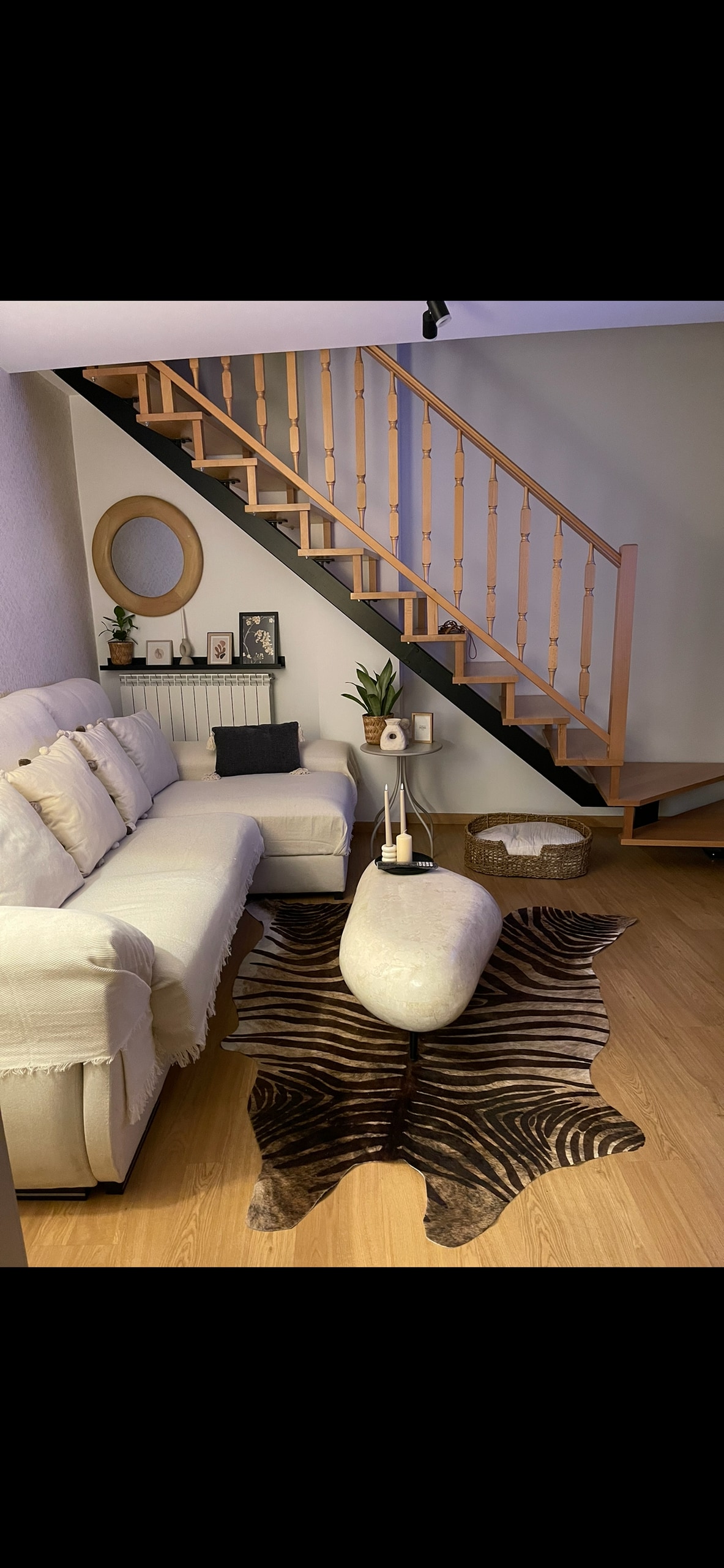 40 Minimalist Apartment Ideas for A Stress-Free Home - Textured Apartment Decor With Minimal Clutter For Rent