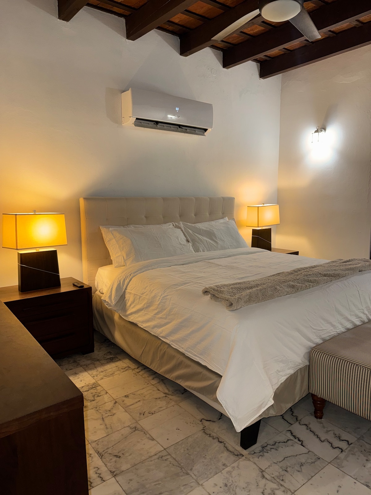 OSJ Penthouse Escape w/Jacuzzi, BBQ&Outdoor Dining - Flats for Rent in ...