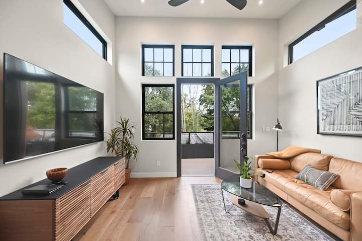 The Nest: A Luxury Loft Retreat - Walnut Creek, CA