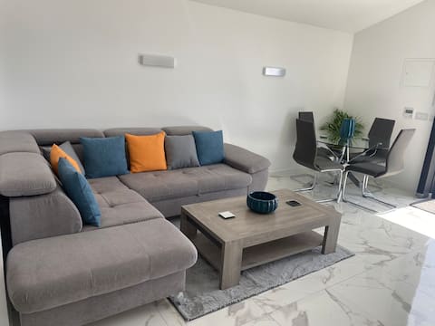 Top performing Airbnb: The Paradise - Ocean-Mountains-Jacuzzi-Air Con in Paul Do Mar
