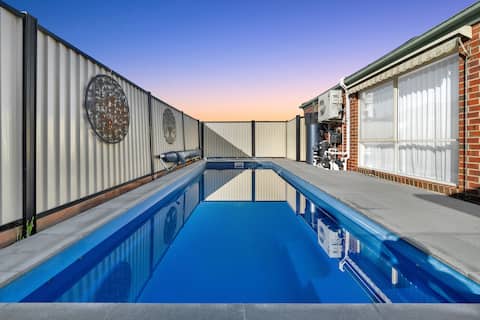 Your Tarneit Escape – 4BR Home with Pool & BBQ