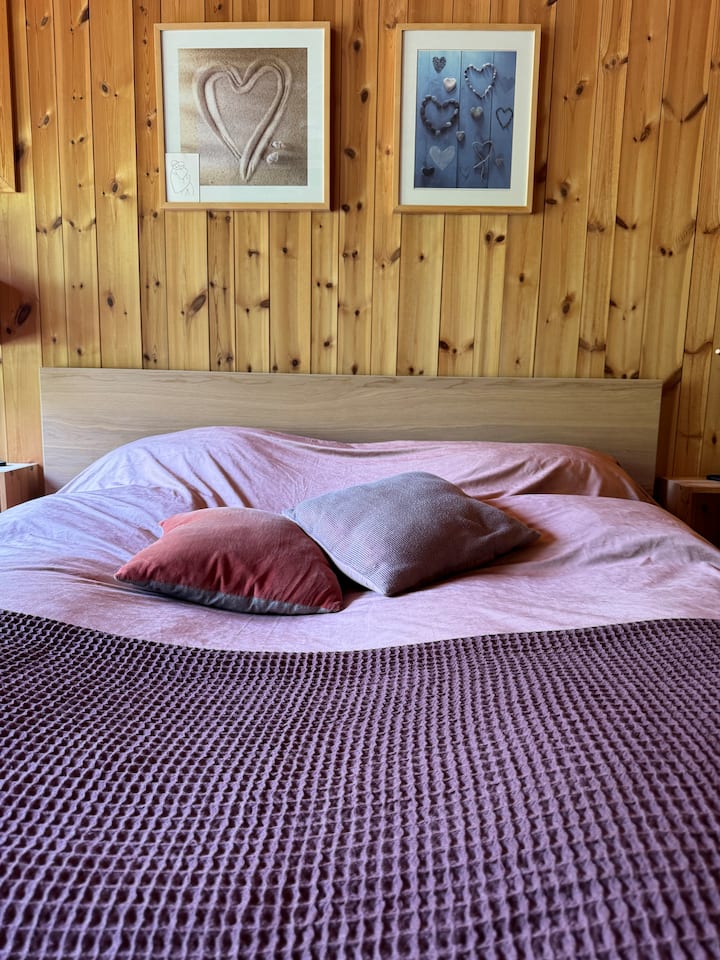 Hlavná spálňa s manželskou posteľou 180 x 200