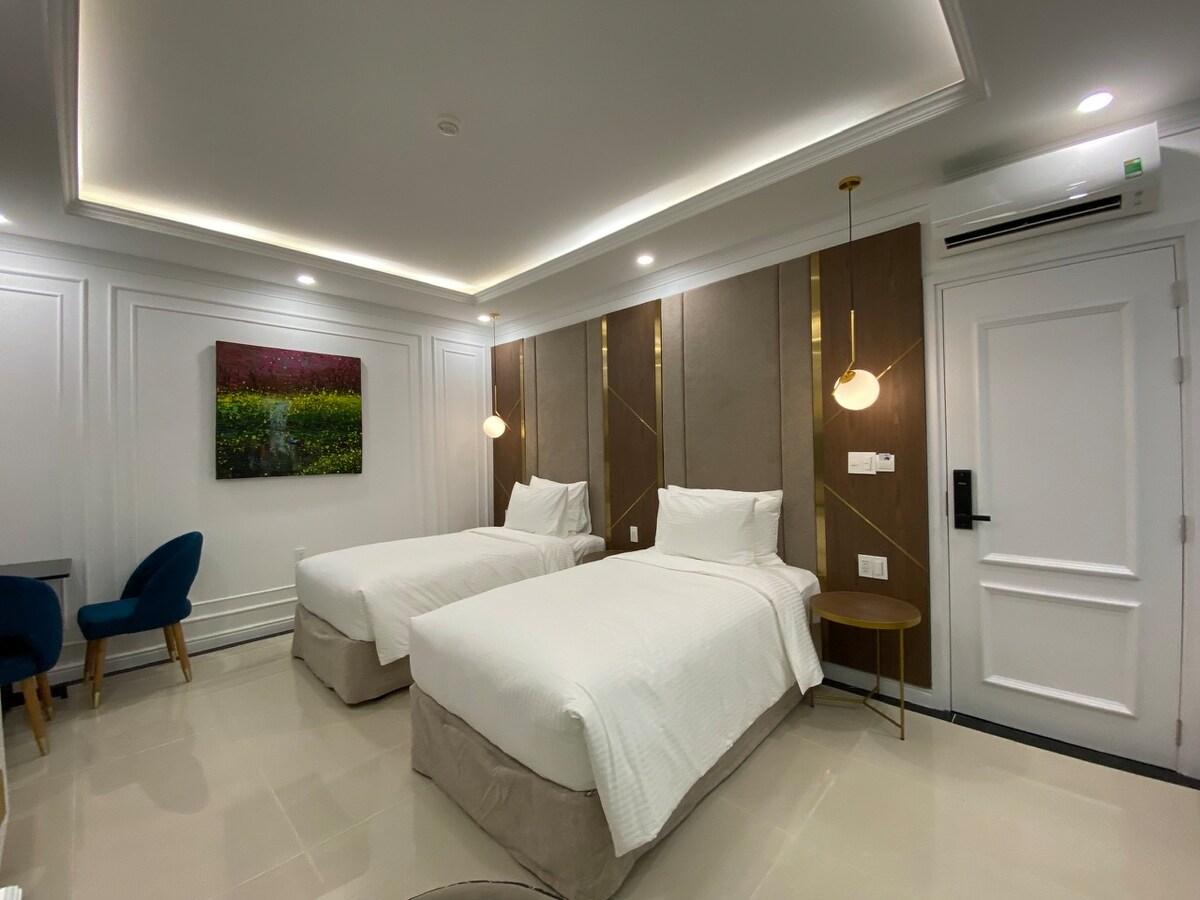 日落镇中心附近的双床房