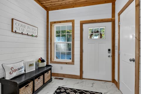 Top performing Airbnb: Sandstone Chalet | Dog-Friendly Monteagle Cabin in Monteagle