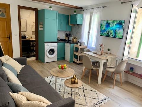 Charming 2-room center Village