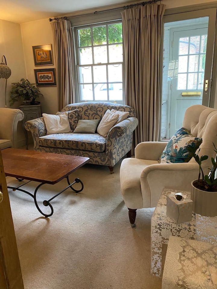 A Delightful Elegant Cottage In The Heart Of Ham. - Kingston-upon-Thames