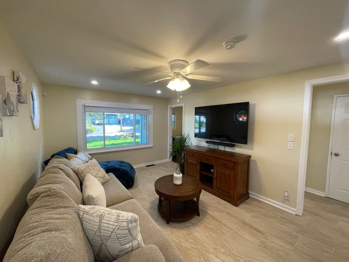 Top Airbnb: Seabreeze Lakeside Getaway in New York