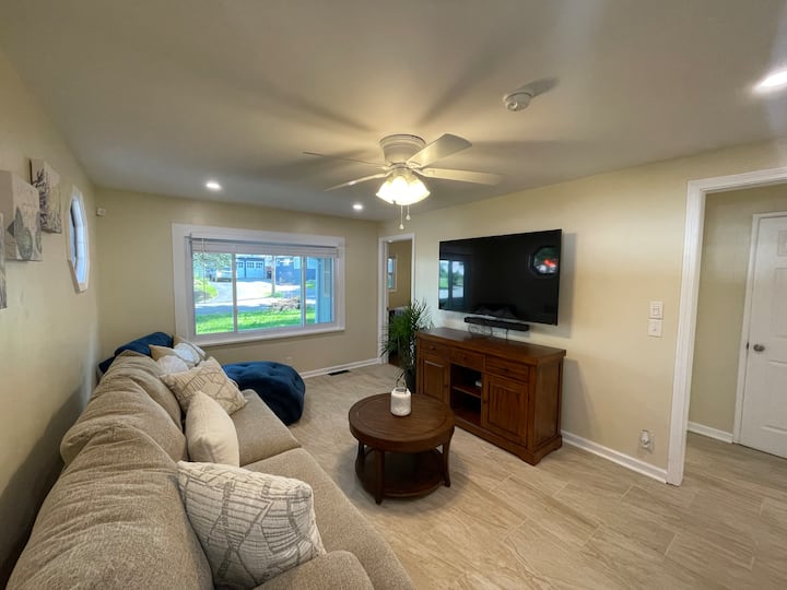 Seabreeze Lakeside Getaway - Rochester, NY