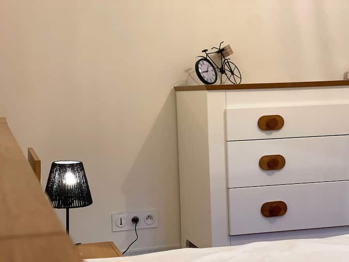 12平方米的卧室。140x190床