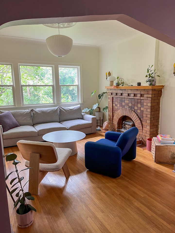 Stylish Inner-city Character Home, Steps To River - Calgary