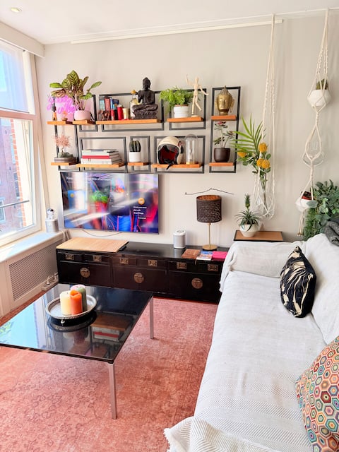 Successful Airbnb property: Top Location Stylish 2 Bed + 2 Bath + AC - De Pijp in Oude Pijp