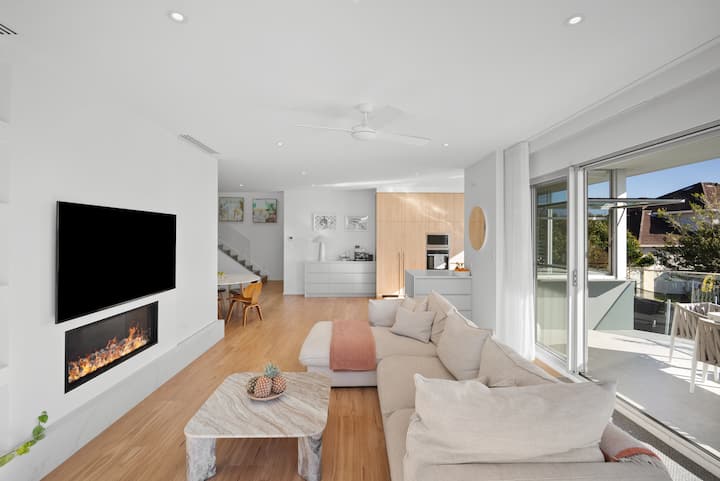 Shelly Beach House Cronulla
~Dual Family Living - Cronulla