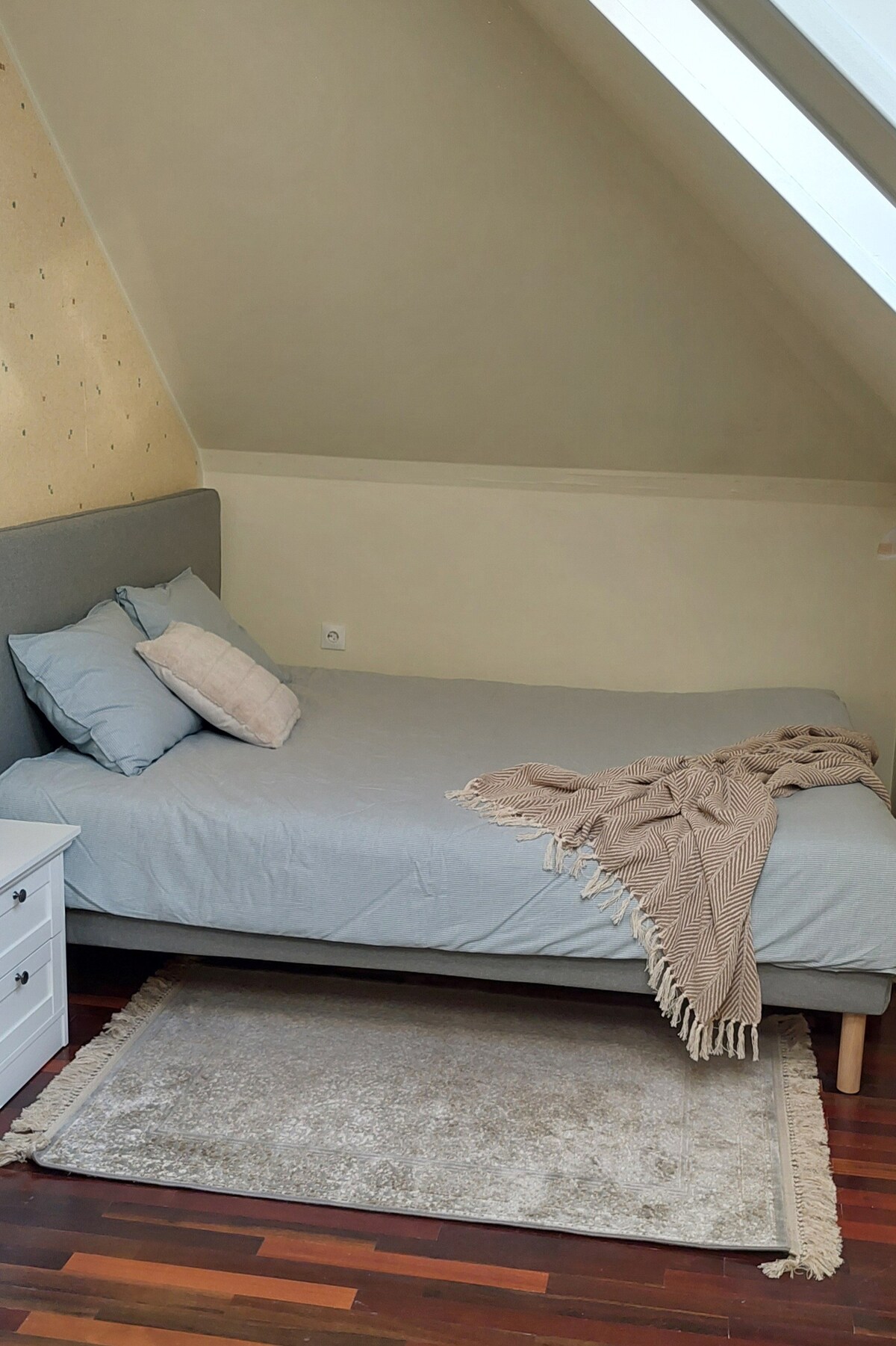 Magamistuba 2.korrusel  160cm ja 90cm voodid / spavaća soba na 2. katu s bračnim krevetom i krevetom za jednu osobu