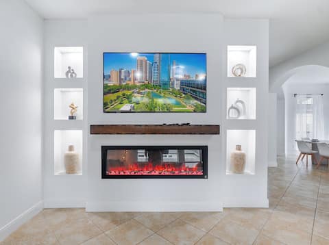 Top Airbnb: Modern & Cozy Retreat in Lake Houston
