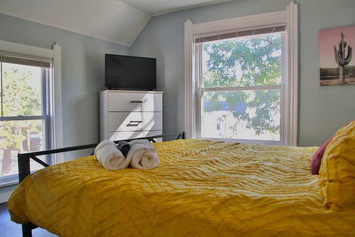 Upstairs unit king bed