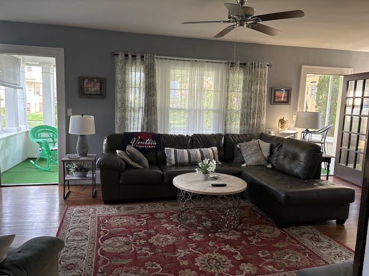 Cozy & Roomy Home - Geneva, NY
