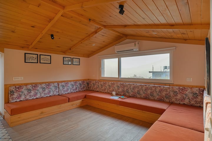 Hillside Villa W/ Balcony & Garden Seating - Kasauli