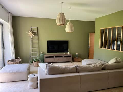 Top performing Airbnb: Charming house with pool in a quiet location in Provence in Carpentras