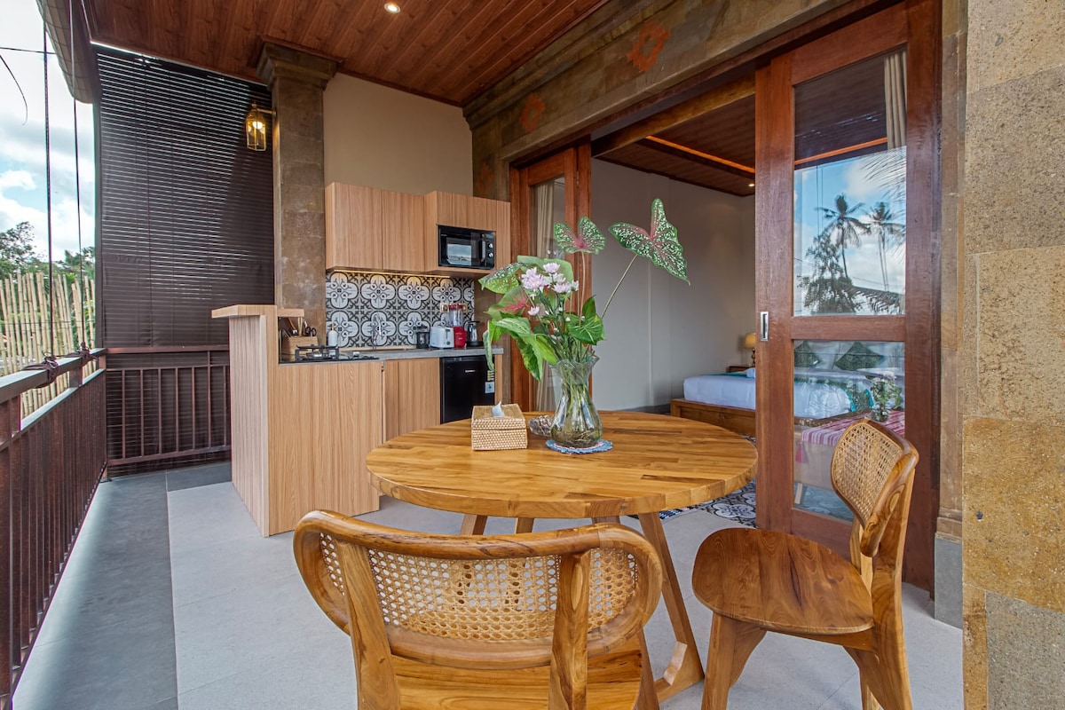 Rental unit in Ubud · ★4.98 · 1 bedroom · 1 bed · 1 bath, Airbnb сравним
