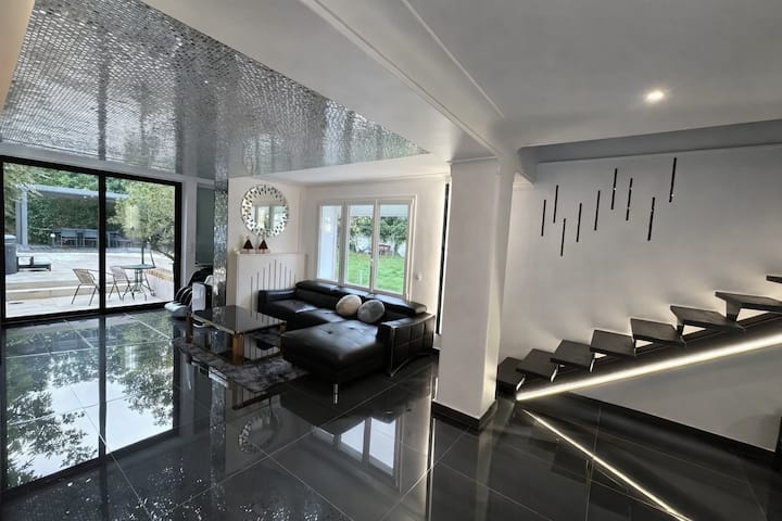 Villa Avec Cinéma, Jacuzzi, Sauna - Proche Paris - Triel-sur-Seine