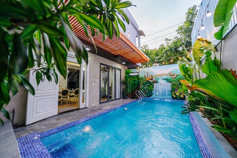 Free pickup! city center Rainbow Pool Villa