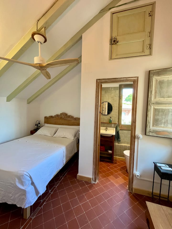 وحدة تكييف الهواء فوق الخزانة 