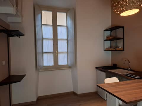 Proprietà Airbnb di successo: CosyGuestHouse central (it01718b4i7h7bwd7) a Toscolano Maderno