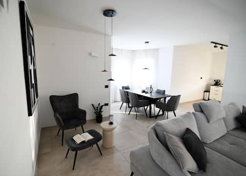 Top Airbnb: Four Oaks Villa - Private Pool - 10 min to Zadar in Crno