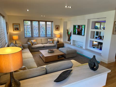 6-Bedroom Retreat w/ Pool, Sauna, Garden & Bar