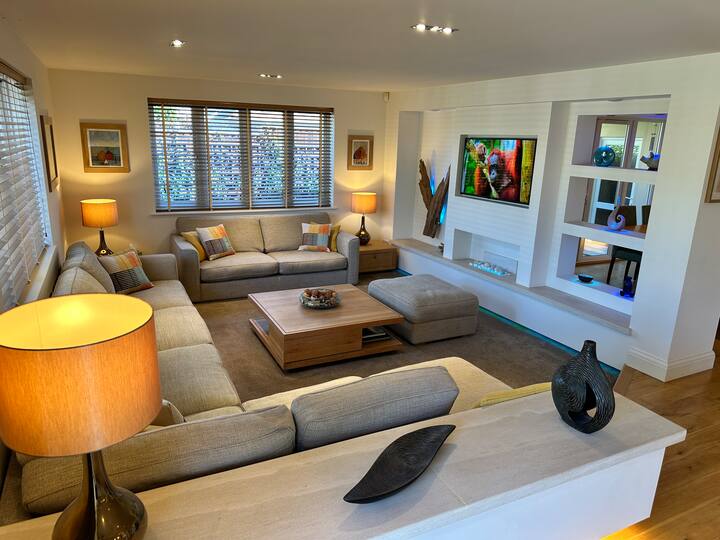 6-bedroom Retreat W/ Pool, Sauna, Garden & Bar - Bournemouth