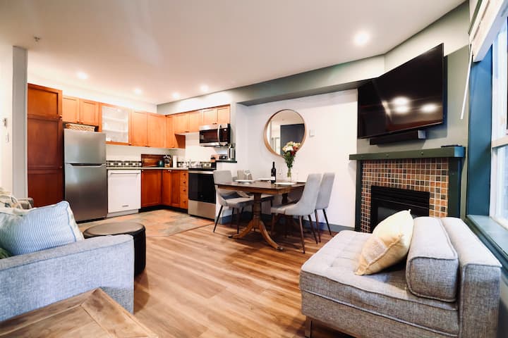 Whistler Village 2br— Private Hot Tub - Whistler