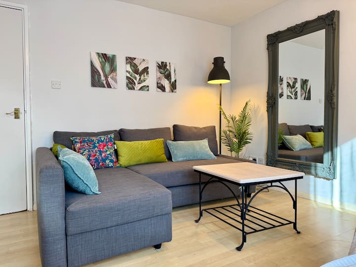 Stylish Spacious Flat | Great Location + Ps5 - Edinburgh