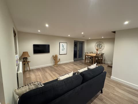 Successful Airbnb property: Country Cottage by the Sea - Porth, Newquay in Newquay