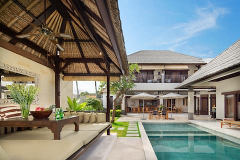 Huge 9 Bedr/10 Bath Villa/Best Location/near beach