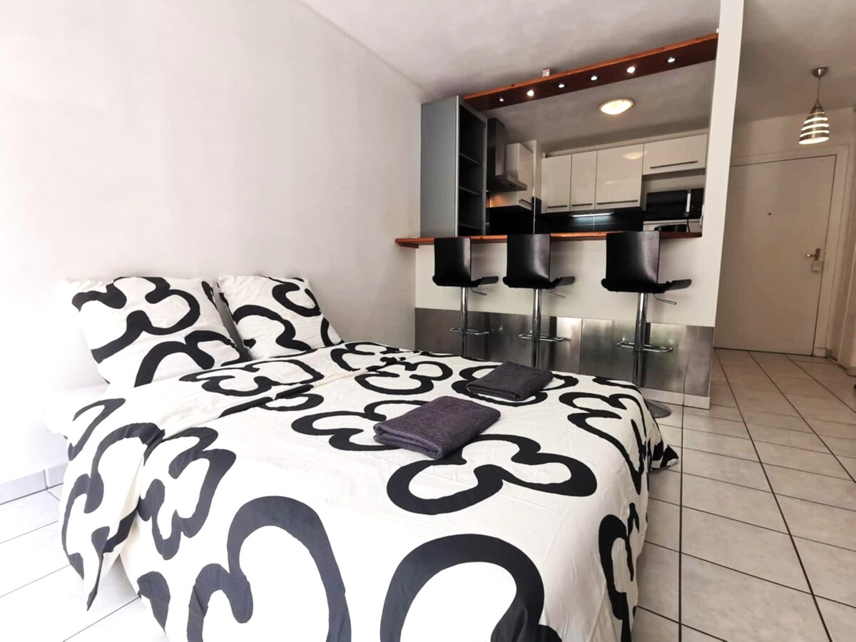 140 cm rozkladacia pohovka.