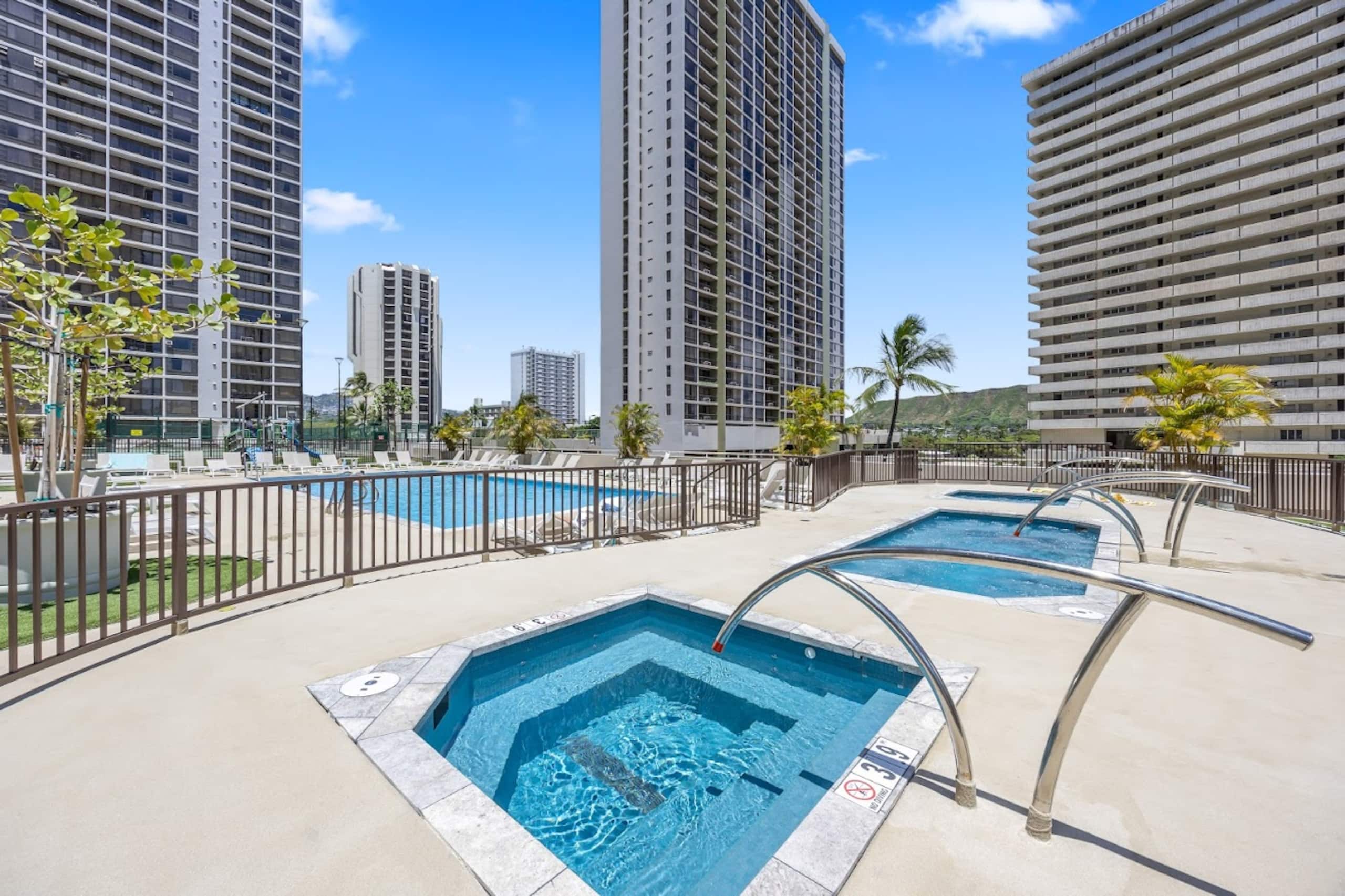 27F-Diamond Head & Ocean-View 1BR Condo w/Parking - Image 55